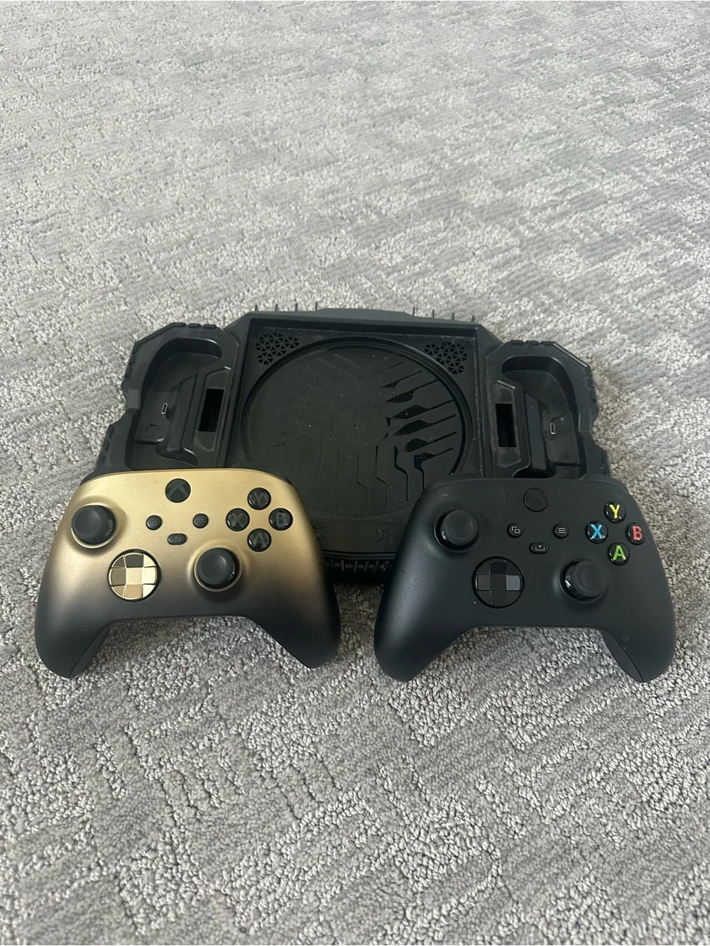 Xbox Gold Shadow Special Edition Controller/Black Cntrler & Dual Docking Station